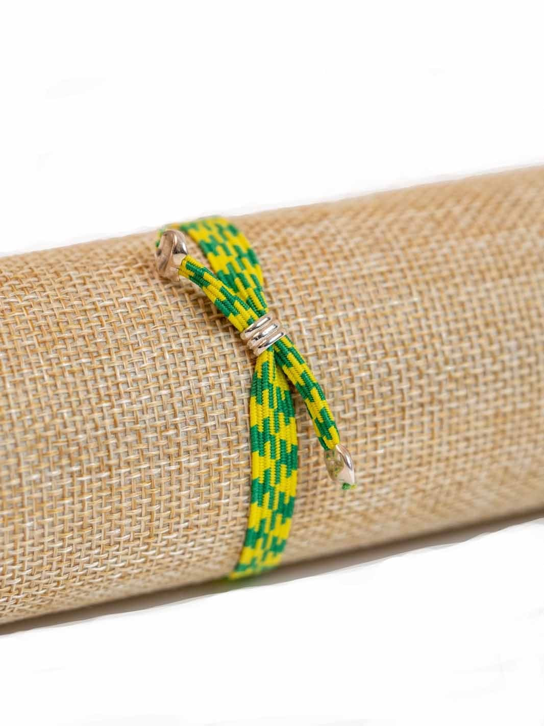 Medalla de plata con Cruz en Relieve