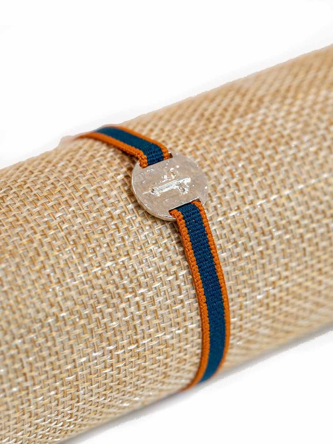 Medalla de plata con Cruz en Relieve