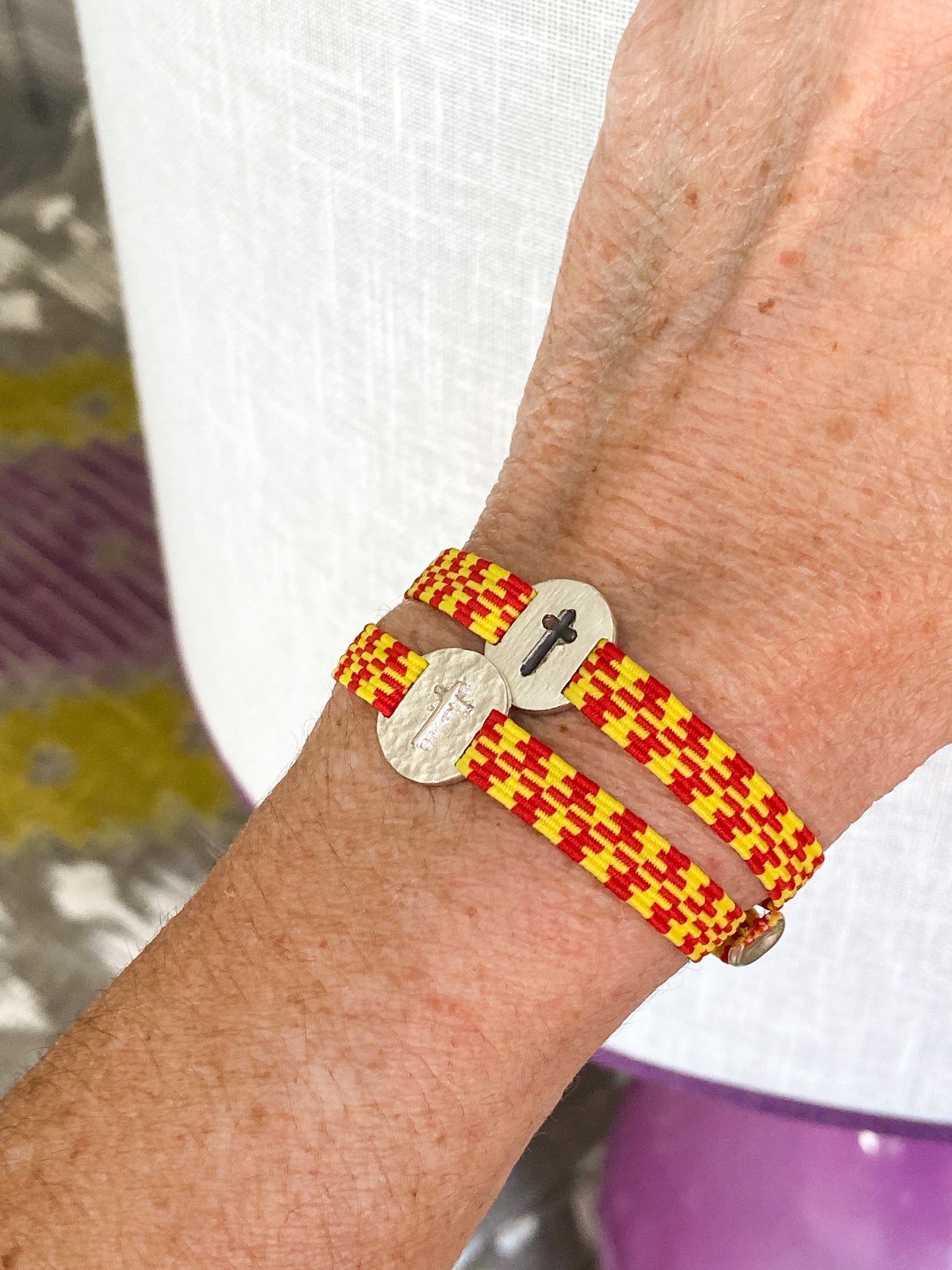 Medalla de plata con Cruz en Relieve