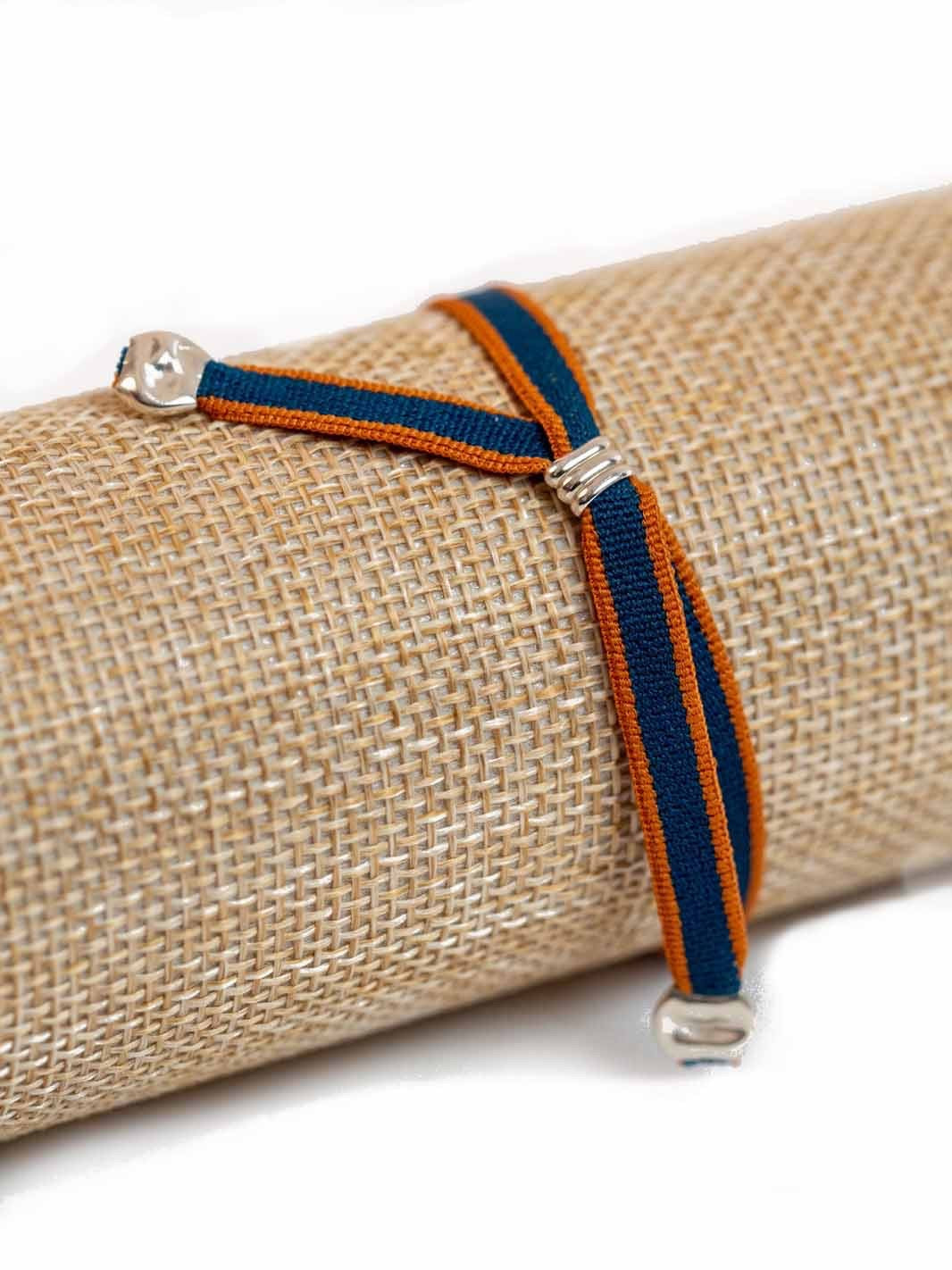 Medalla de plata con Cruz en Relieve