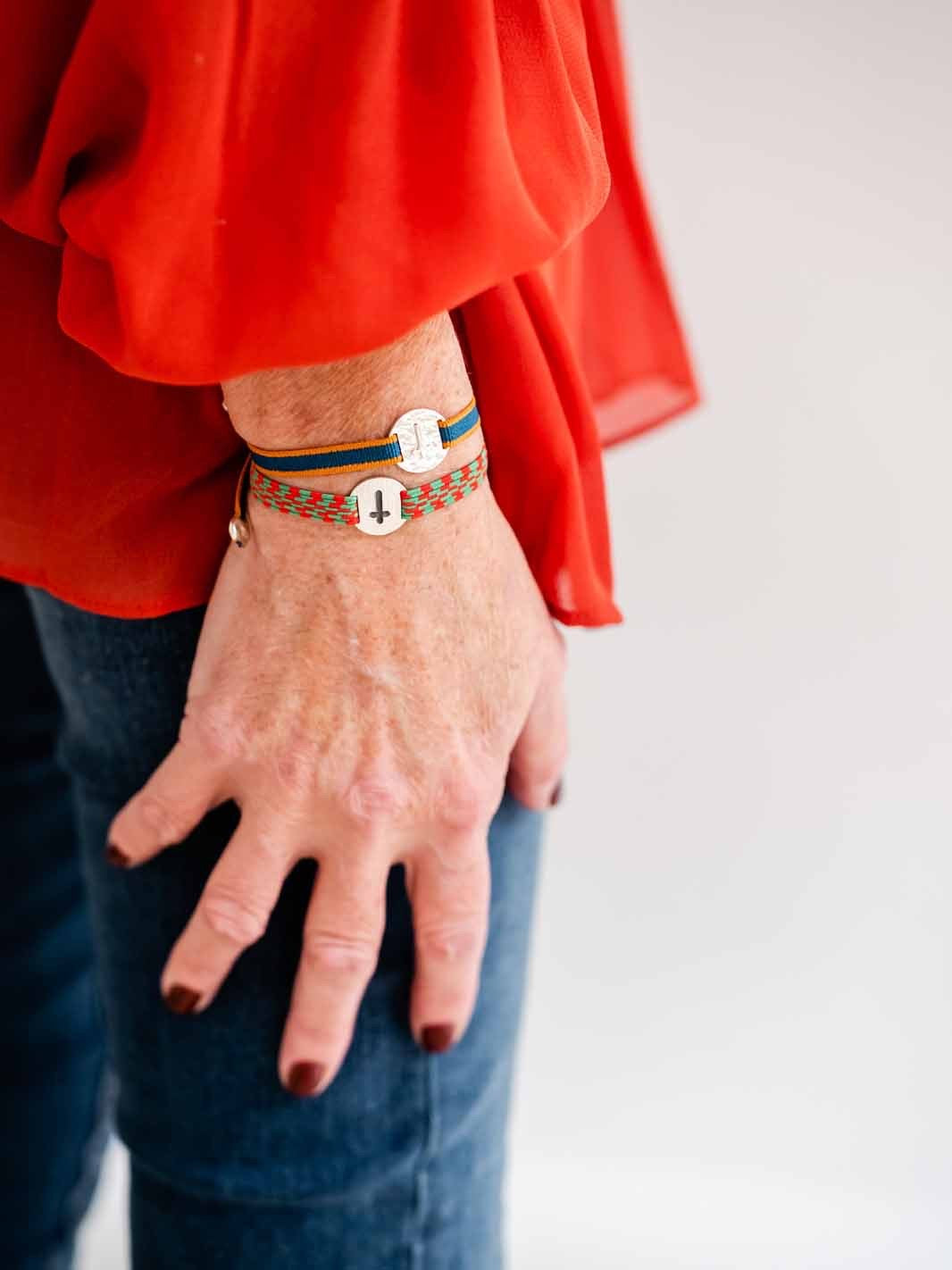 Medalla de plata con Cruz en Relieve