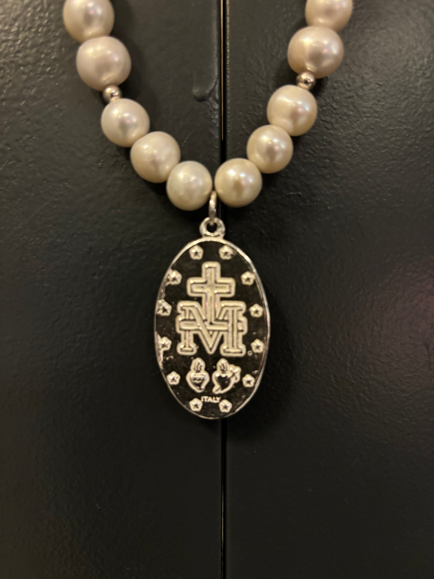 Collar de Perlas con Medalla de la Virgen Milagrosa de plata