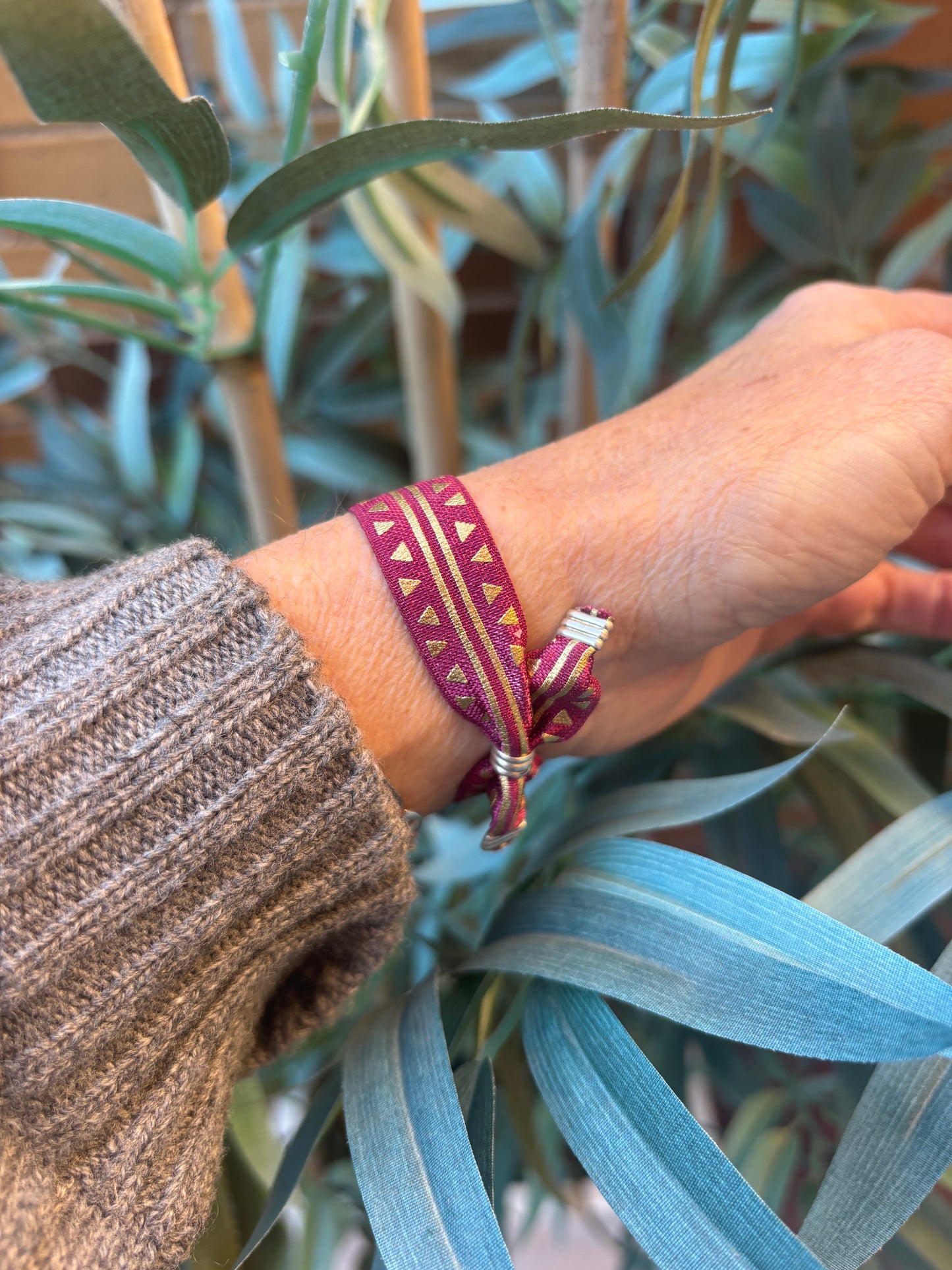 Abeja de plata dorada con tela Geométrica