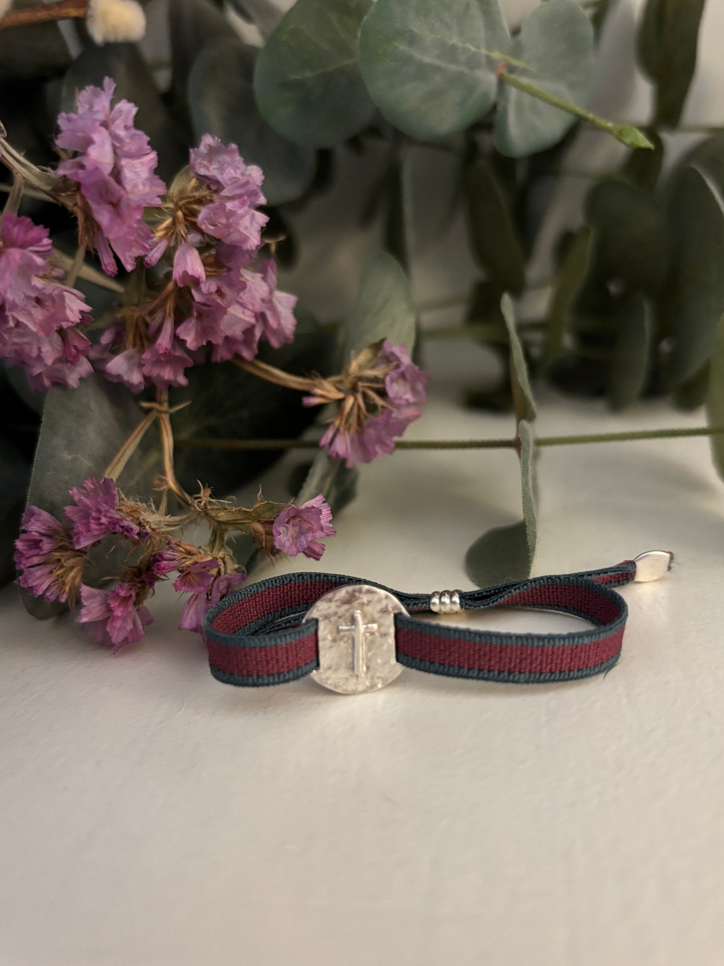 Medalla de plata con Cruz en Relieve