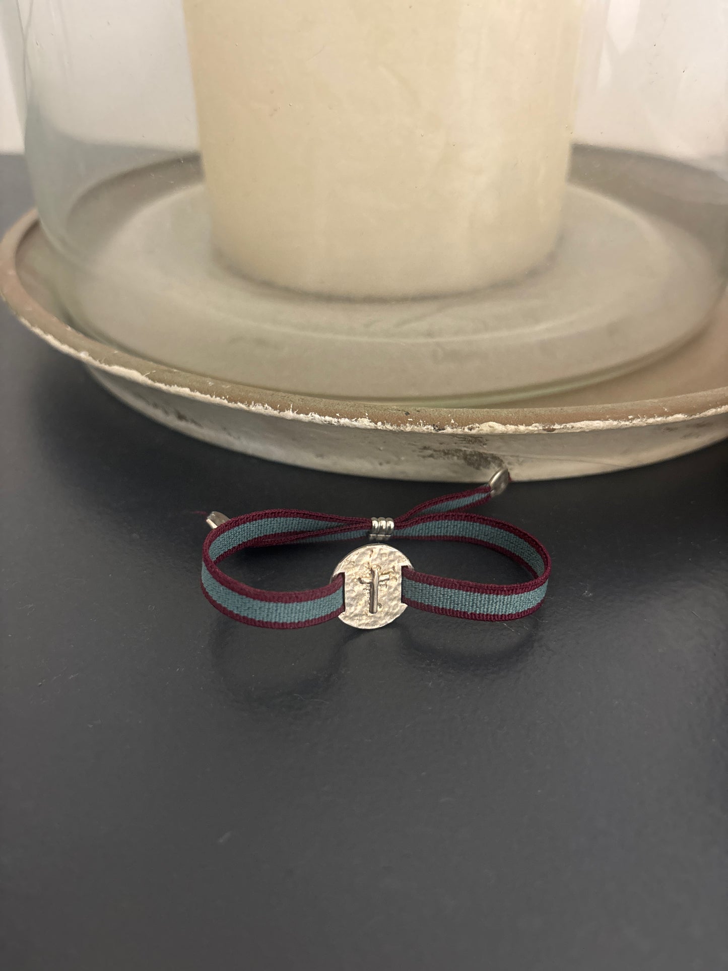 Medalla de plata con Cruz en Relieve