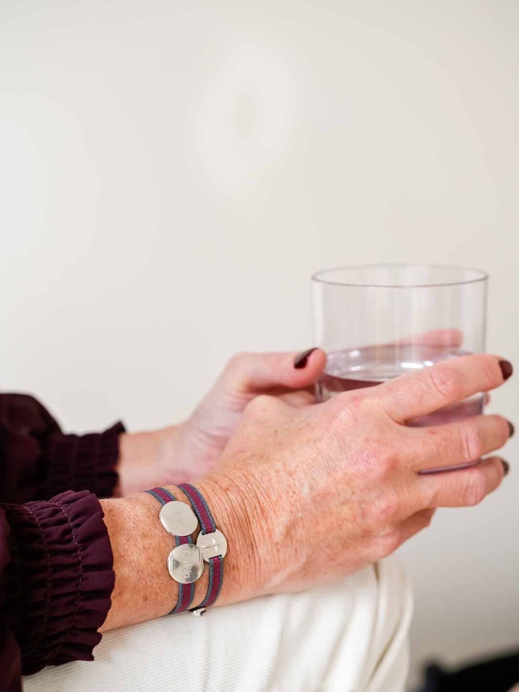 Medalla de plata con Cruz en Relieve