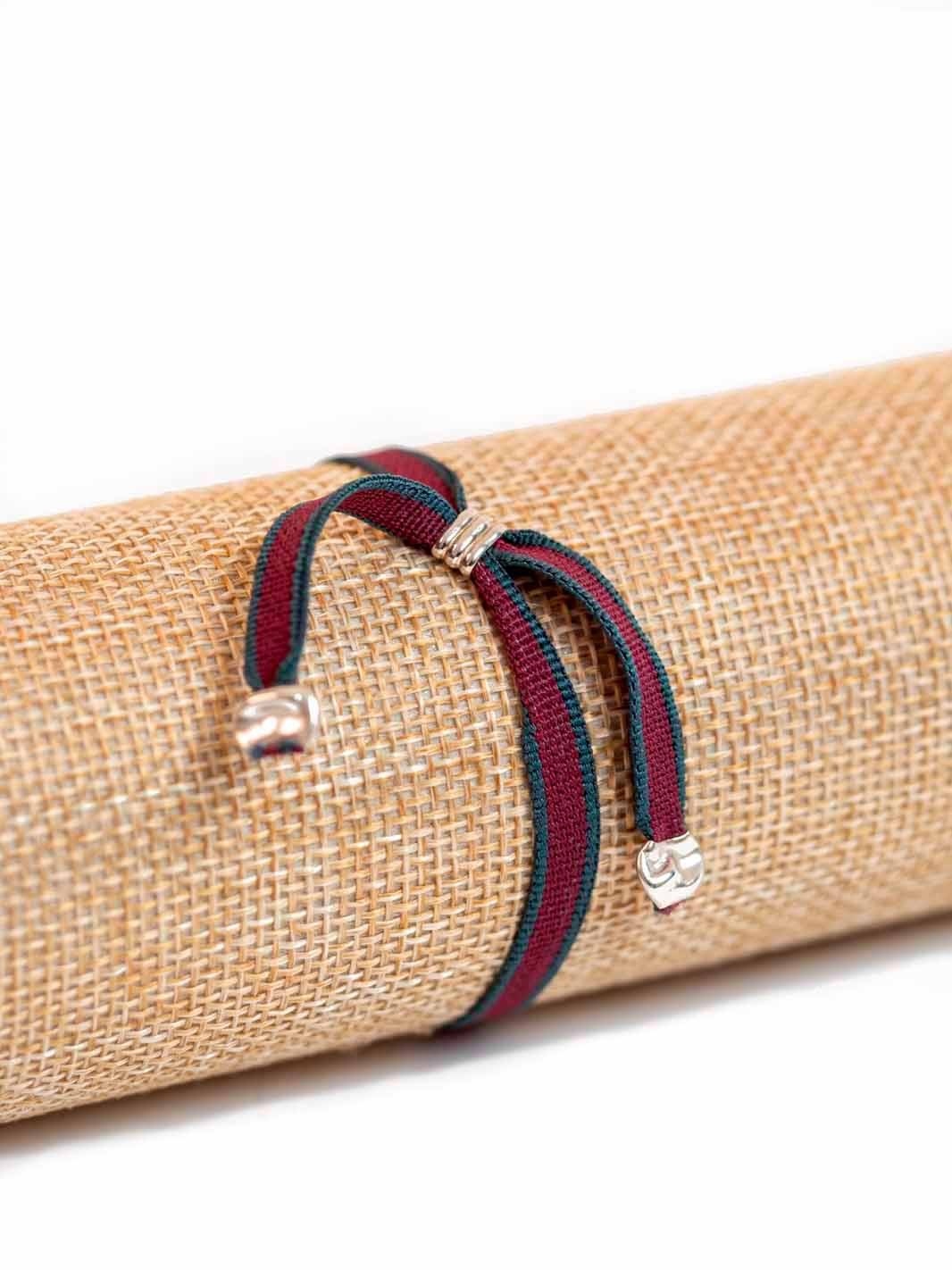 Medalla de plata con Cruz en Relieve