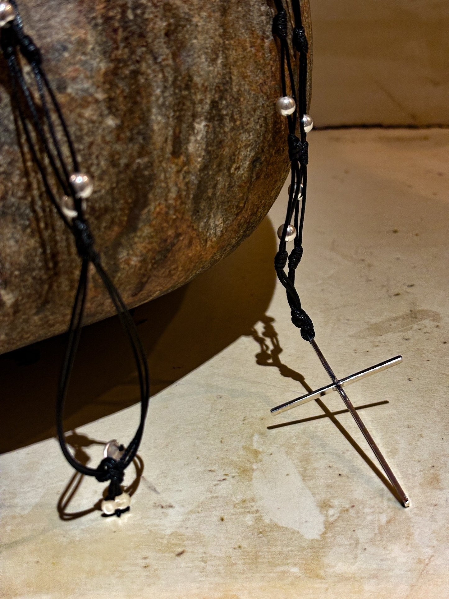 Cruz XL de plata con nudos