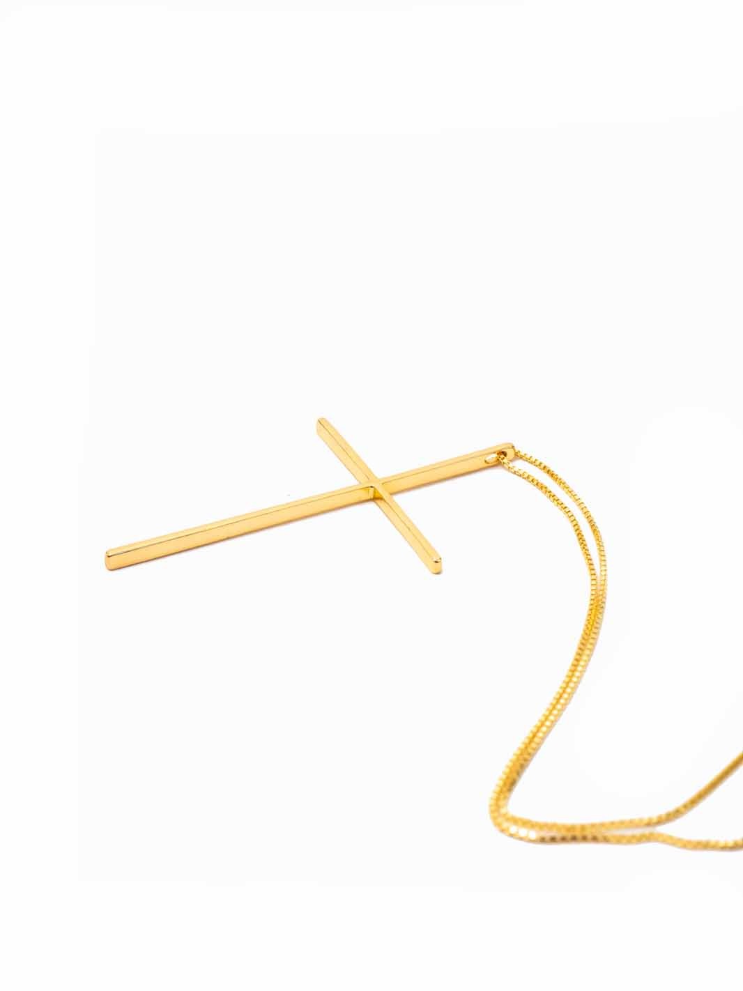 Cruz XL de plata dorada con cadena veneciana