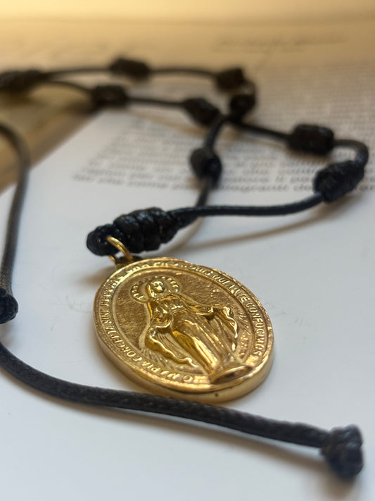 Medallón Virgen Milagrosa de plata bañada en Oro 18k